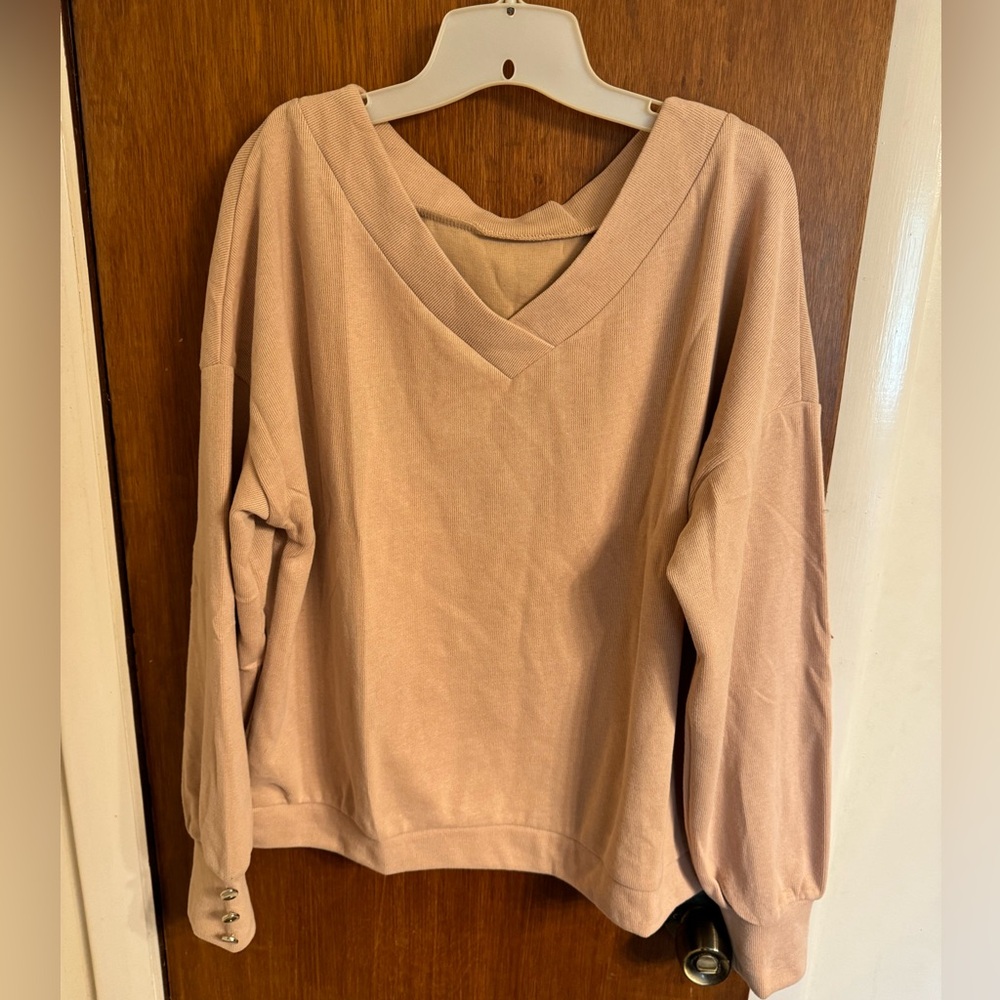 Ladies size XL NWOT tan pullover/sweatshirt, unbranded